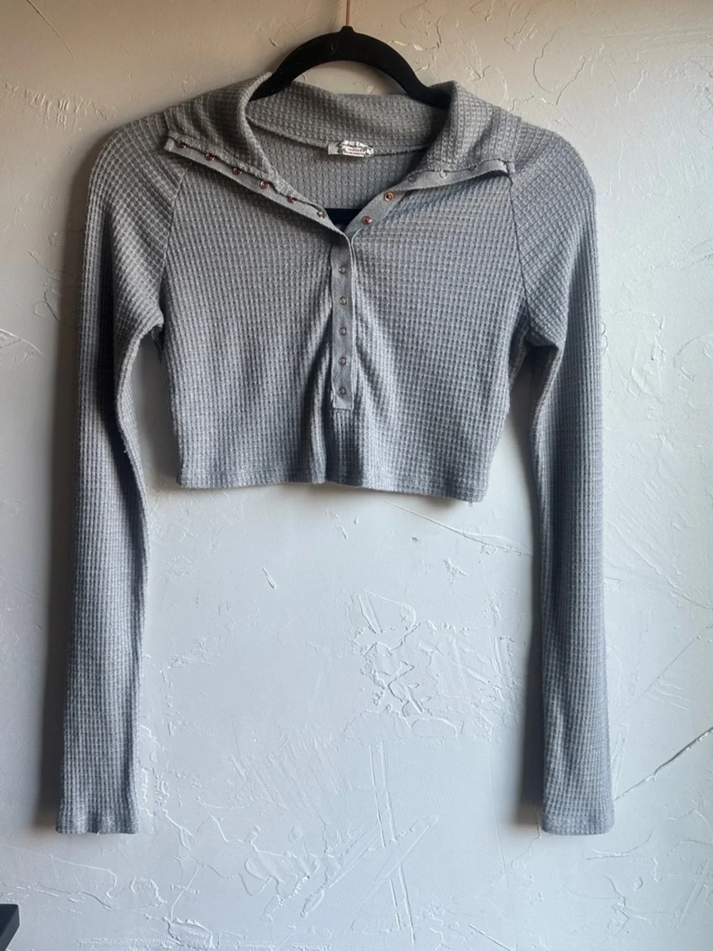 Free People Gray Ribbed Cropped Long Sleeve Henley